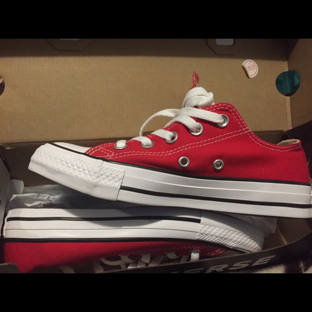 Converse shoes and they are new